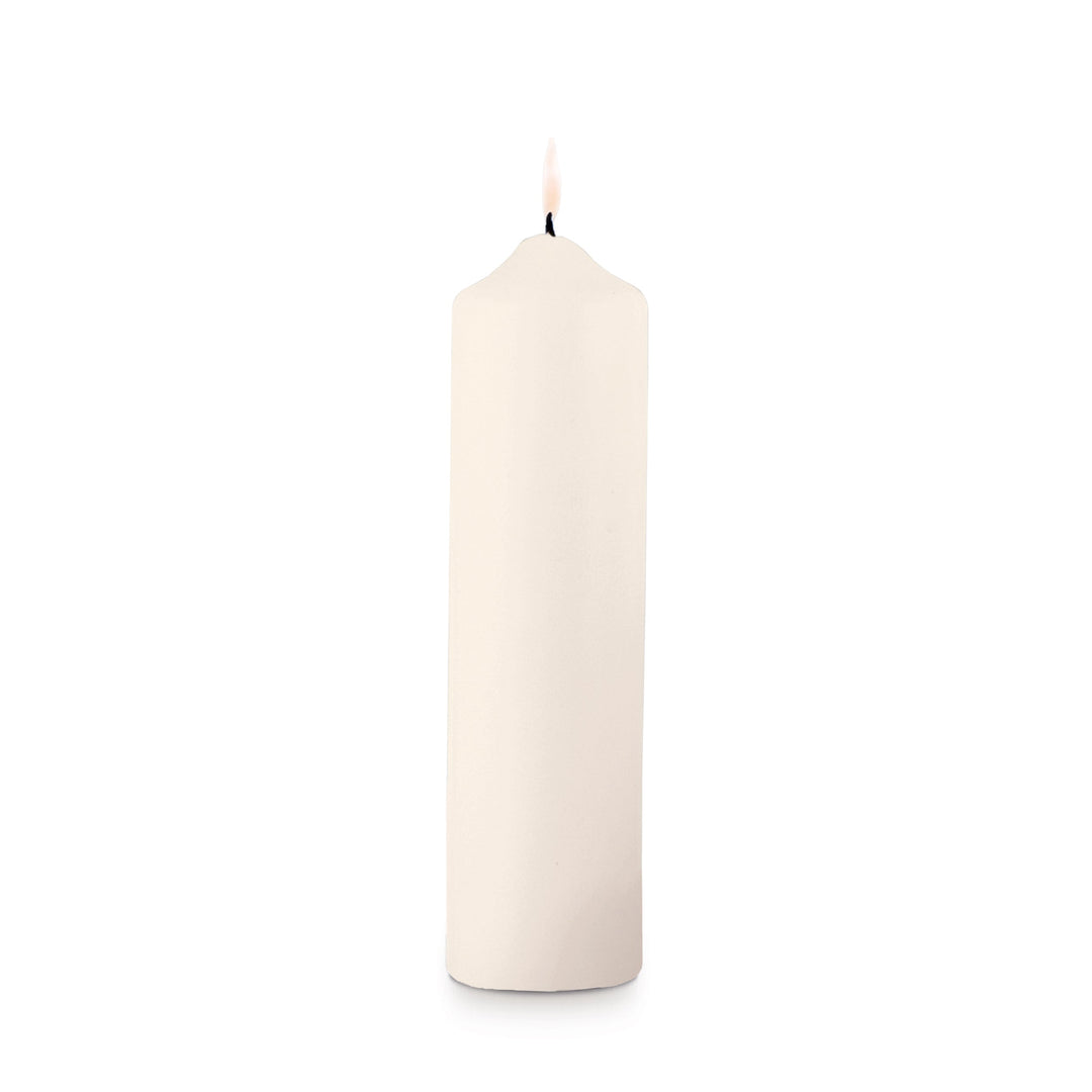 Bougies d'autel blanches de différentes tailles